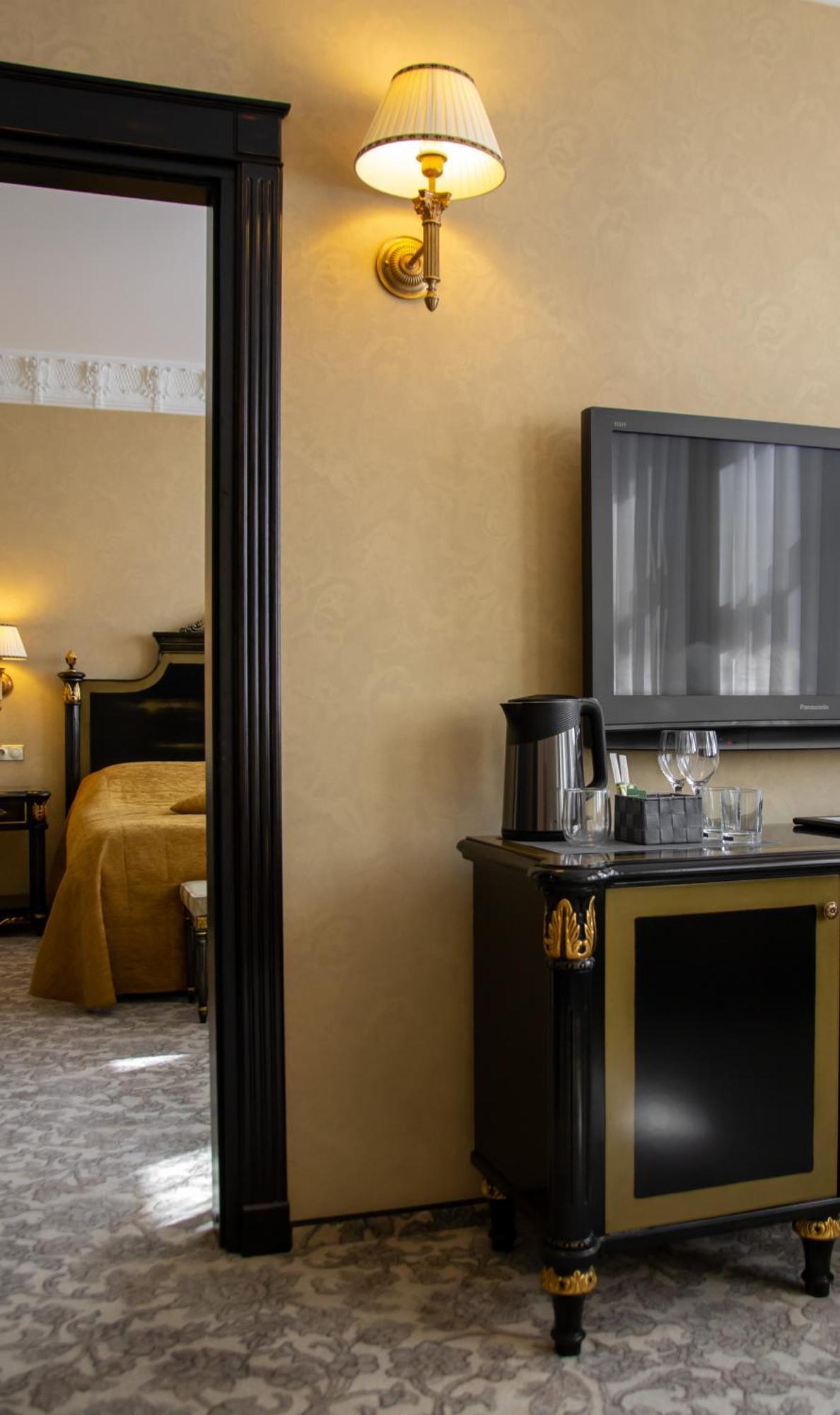 Axelhof Boutique Hotel Dnipro Extérieur photo