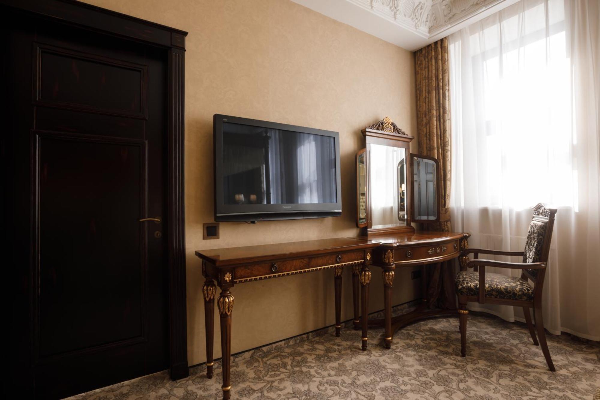 Axelhof Boutique Hotel Dnipro Extérieur photo