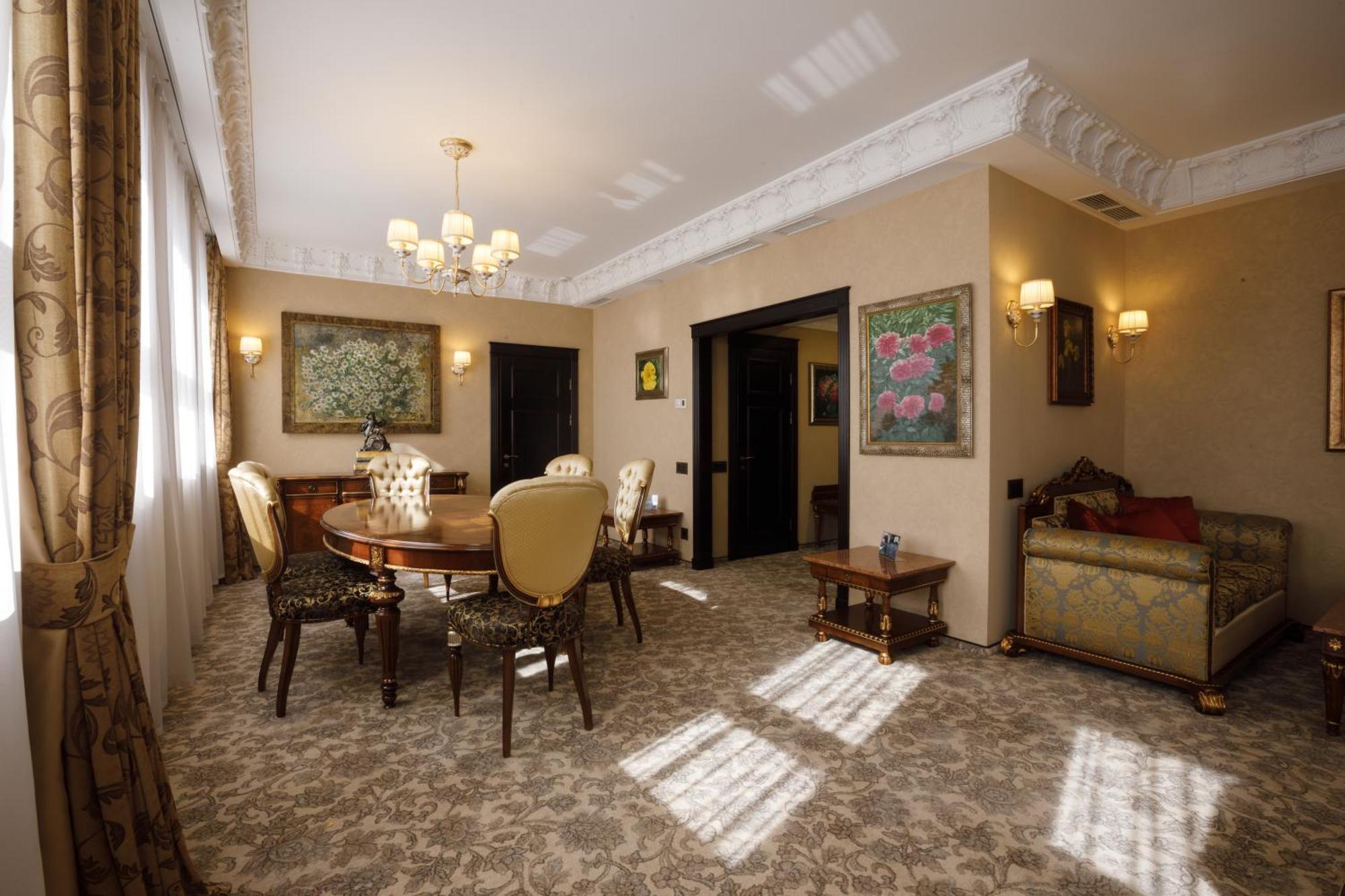 Axelhof Boutique Hotel Dnipro Extérieur photo