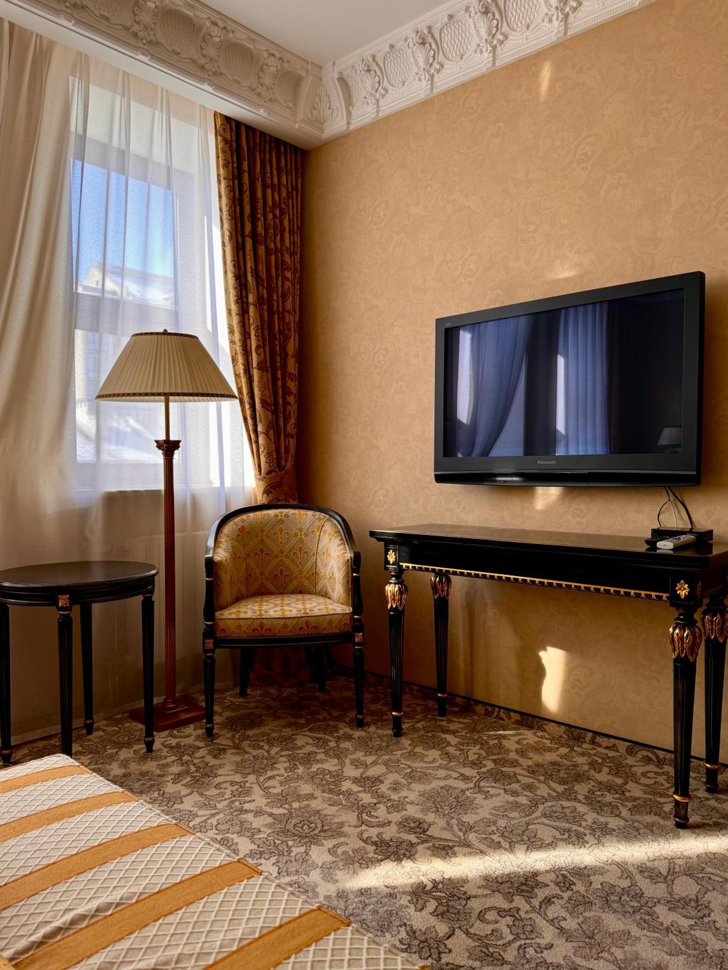 Axelhof Boutique Hotel Dnipro Extérieur photo