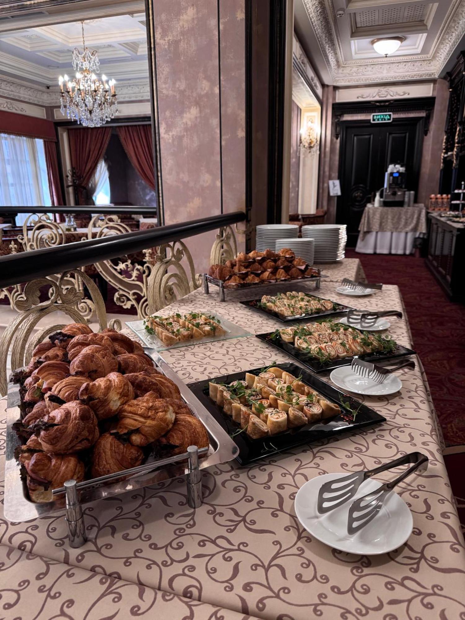 Axelhof Boutique Hotel Dnipro Extérieur photo