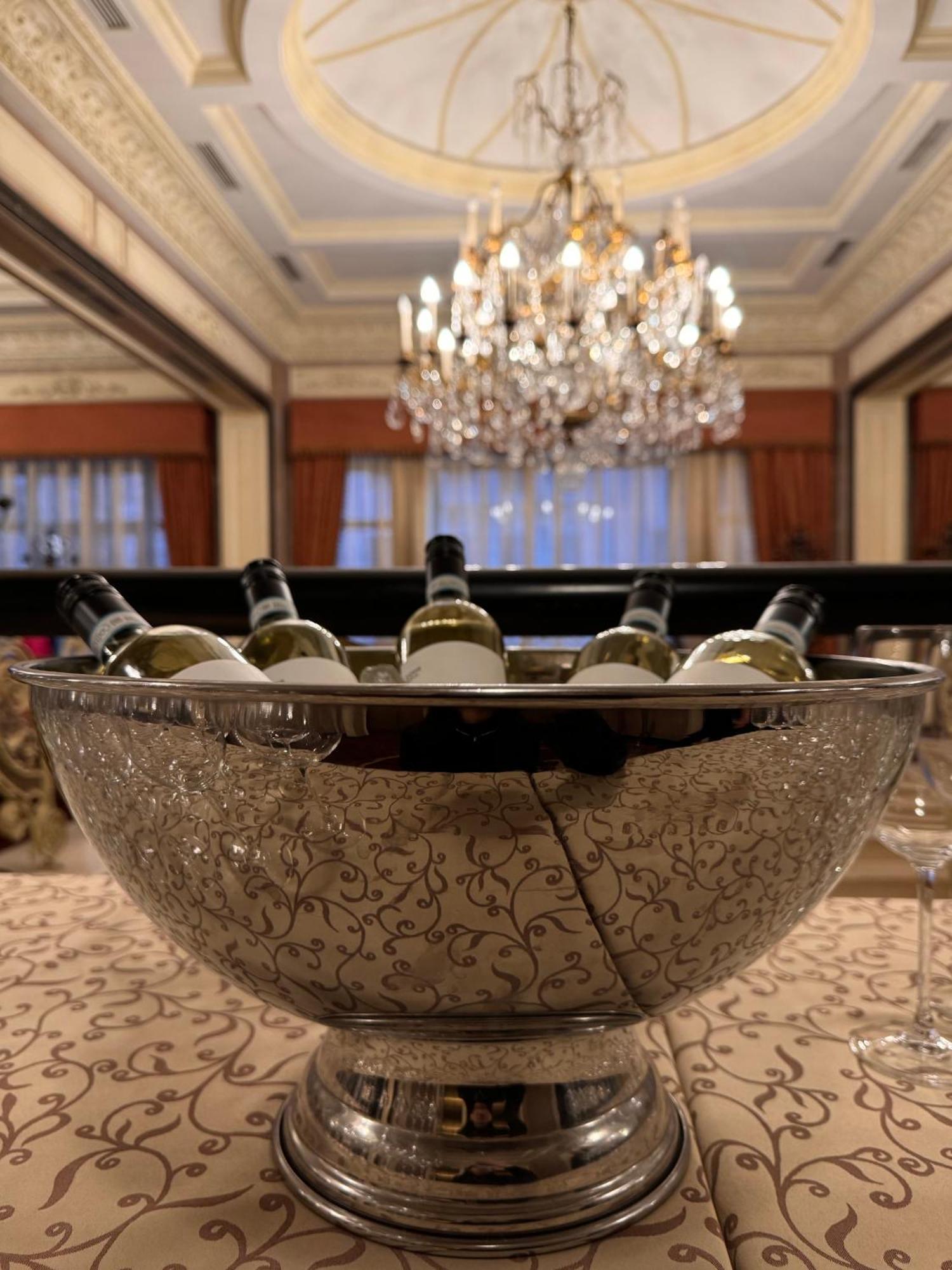 Axelhof Boutique Hotel Dnipro Extérieur photo
